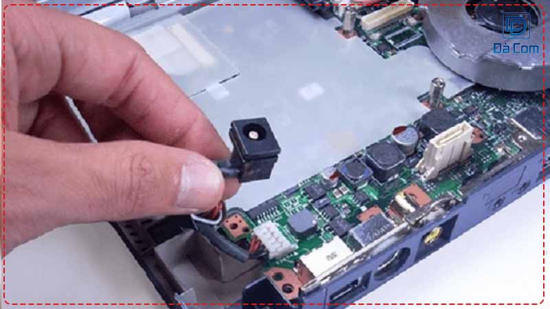 Dia-chi-sua-nguon-laptop-uy-tin-tai-da-nang-1