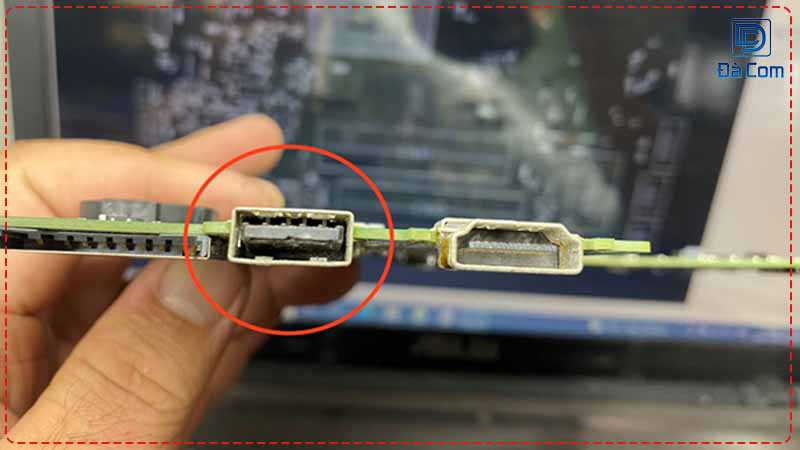 Nhan-sua-chua-cong-ket-noi-laptop-o-da-nang-gia-re-1