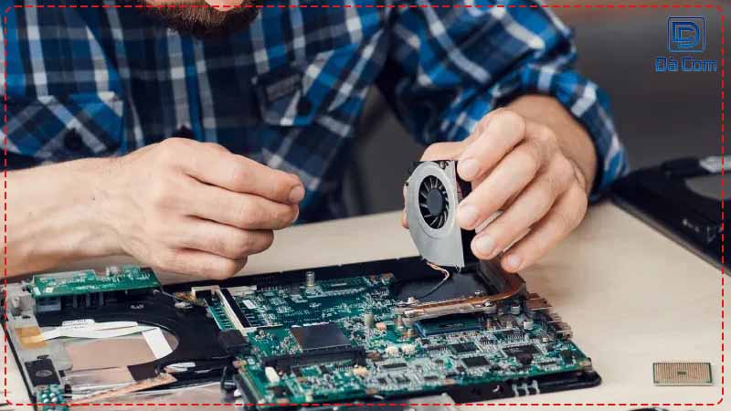 Sua-card-man-hinh-laptop-da-nang-chat-luong-gia-re-2