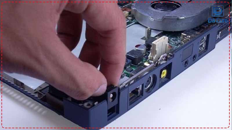 Sua-chua-han-lai-jack-nguon-chan-sac-laptop-tai-da-nang-1